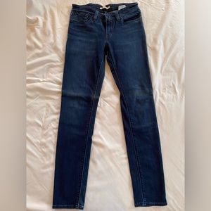 levi’s denim • size 28/6 • dark wash